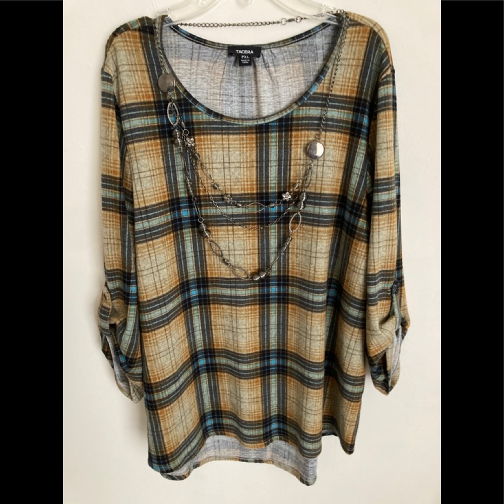 💙TACERA PLAID FLANNEL TOP.  SIZE XLP TAN AND GREEN EUC